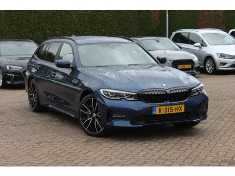 BMW 3 Serie Touring 330e eDrive Edition / Leder / Ambiance / CarPlay / Parkeerhulp V+A / 19'' / Harm
