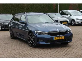 BMW 3 Serie Touring 330e eDrive Edition / Leder / Ambiance / CarPlay / Parkeerhulp V+A / 19'' / Harm