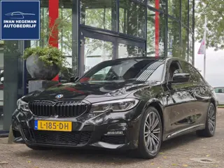 BMW 3-serie 318i High Executive | M Sport Pack | PDC+Camera | Climate | Panoramadak | Leder |