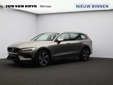 Volvo V60 Cross Country 2.0 B5 AWD Pro / Trekhaak / Lederen Bekleding / Elektrisch Verst. Stoelen / 