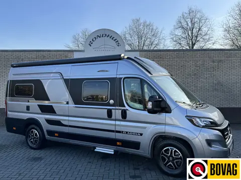 Adria Twin Supreme 640 SGX 180 pk AUTOMAAT 9-Traps Euro6 Fiat Ducato 8 **Lengtebedden in hoogte vers