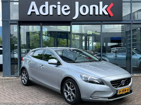 Volvo V40 1.6 T2 Momentum | TREKHAAK | STOELVERWARMING | ACHTERUITRIJCAMERA | NAVIGATIE | CRUISE CON