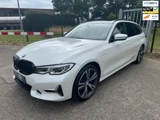BMW 3-serie Touring 330e xDrive High Executive Laser Pano 360Cam MEGA VOL!!