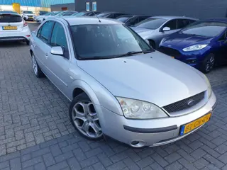 Ford Mondeo 1.8-16V First Edition
