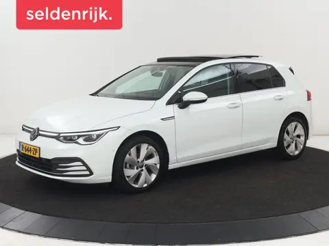 Volkswagen Golf 1.5 TSI Style | Panoramadak | Stoelverwarming | Head-Up | Trekhaak | Camera | Massag
