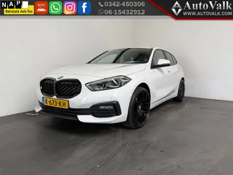 BMW 1-serie 118i Executive Edition, Trekhaak! (bj 2021)