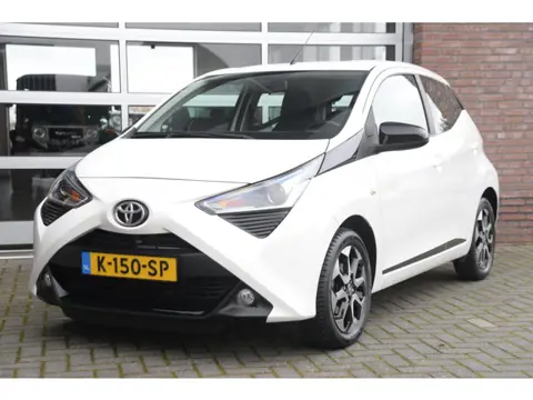Toyota Aygo 1.0 VVT-i x-Play | Camera | Lichtmetaal | Carplay | All-Seasons banden |
