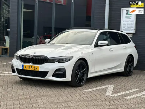 BMW 3-serie Touring 330e High Executive/2de EG/NAVI/CAMERA/PANO/LEDER/NL AUTO-NAP