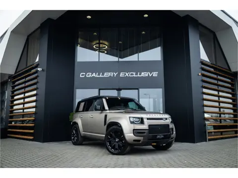 Land Rover Defender 110 4.4 P635 Octa - Petra Copper | BTW | Panorama | Meridian | Luchtvering | Tre