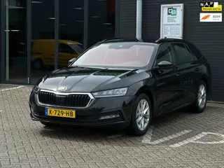 Skoda Octavia Combi 1.0 e-TSI Business Edition/CAMERA/CARPLAY/STOELVERWARMING/NETTE STAAT!!