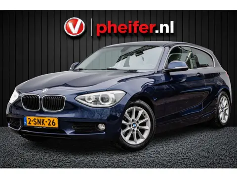 BMW 1-serie 116i 136pk Upgrade Edition Lederen int./ Stoelverwarming/ Full map navigatie/ Bi-Xenon/ 