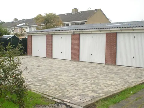 Royale garagebox te huur in Gytsjerk (Giekerk)