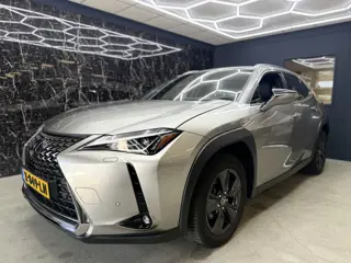 Lexus UX 250h Luxury Line (bj 2022, automaat)
