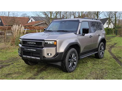 Toyota Land Cruiser 250 2.8 D-4D Professional Panorama Dak GRIJS KENTEKEN
