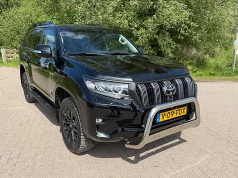 Toyota Land Cruiser 150 2.8 D-4D-F Professional Black line Window Van