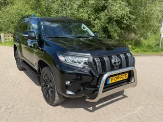 Toyota Land Cruiser 150 2.8 D-4D-F Professional Black line Window Van