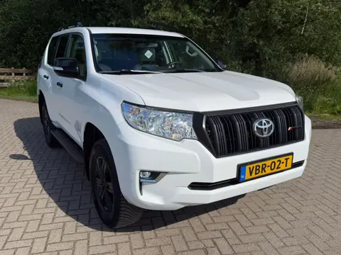 Toyota Land Cruiser 150 2.8 D-4D-F Comfort Window Van