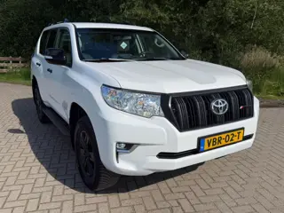 Toyota Land Cruiser 150 2.8 D-4D-F Comfort Window Van