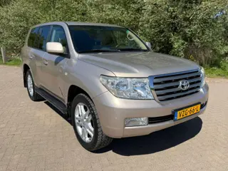 Toyota Land Cruiser 200 V8 4.5 V8 D-4D Executive Standard Roof Window Van