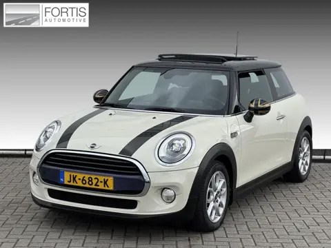 MINI 3-Deurs 1.5 Cooper Chili Serious Business NL-AUTO | PANODAK | LED