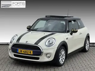 MINI 3-Deurs 1.5 Cooper Chili Serious Business NL-AUTO | PANODAK | LED