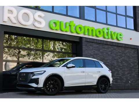 Audi Q4 e-tron 40 S edition 77 kWh | BTW | CAMERA | STOELVERWARMING | ACC | 19'' |