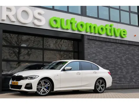 BMW 3-serie 330e Business Edition Plus | BTW | NAP | M-SPORT | LASER | KEYLESS | 360 | LEDER | DEALE