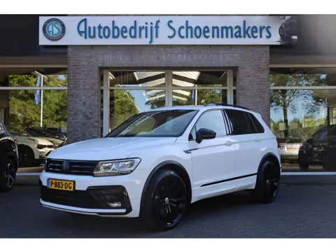Volkswagen Tiguan 2.0 TSI 4Motion Highline R-LINE TREKHAAK ELEC.UITKLAPBAAR 2.500 KG!! PANO STOELVER