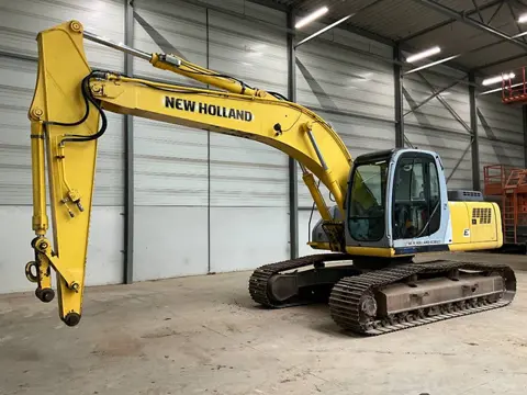 New Holland E 215 (bj 2006)