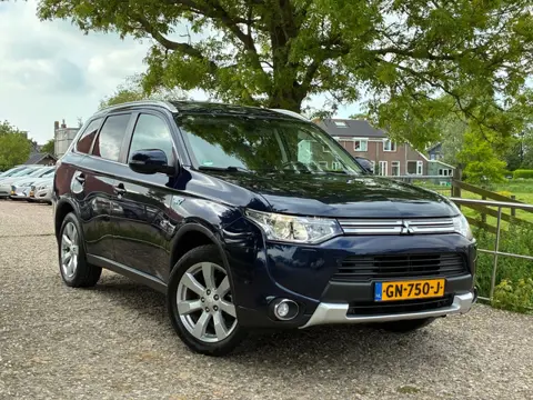 Mitsubishi Outlander 2.0 PHEV Limited Edition X-Line | Schuif/kanteldak + Leder + Achteruitrijcamera
