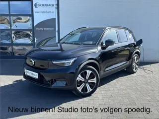 Volvo XC40 Recharge Plus 70 kWh | Zwenkbare trekhaak | Adaptieve cruise | Blis | Leder/stof |