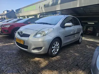 Toyota Yaris 1.3 VVTi Aspiration | 2E EIGENAAR | 12MND GARANTIE | AIRCO | ELEC RAMEN | LMV | NW APK 