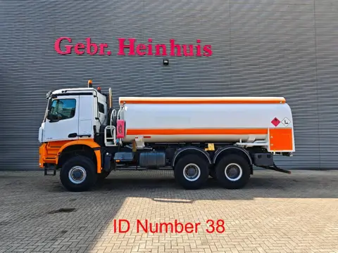 Mercedes-Benz Arocs 3336 6x6 Esterer 15.180 Liter!