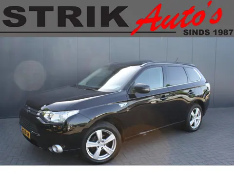 Mitsubishi Outlander 2.0 PHEV Instyle - SCHUIFDAK - LEDER - TREKHAAK - NAVIGATIE - CAMERA