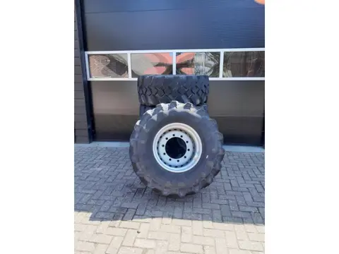 Manitou wielen banden 445/65R22.5 set MRT 2150
