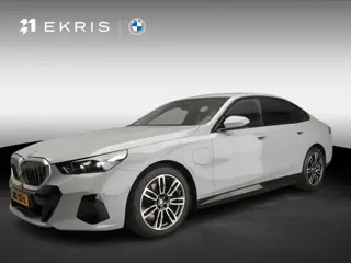 BMW 5 Serie Sedan 530e | M-Sportpakket | LED | Navigatie | Active cruise | Sportstoelen | Elektr. ze