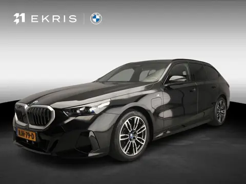 BMW 5 Serie Touring 530e | M-Sportpakket | LED | Navigatie | Active cruise | Trekhaak | Panoramadak 