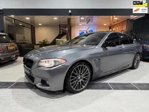 BMW 5-serie 535i M-Sport|High Executive|Schuifdak|Memory|Trekhaak|Leder|Downpipe|Akrapovic|NAP