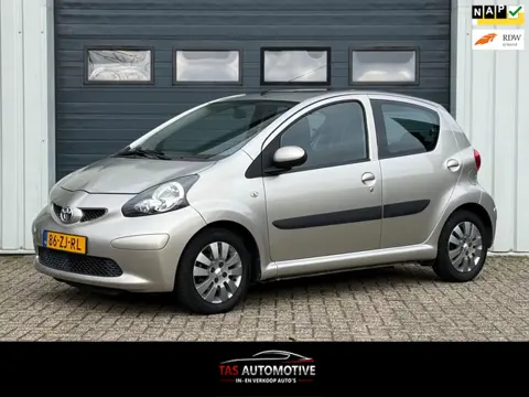 Toyota Aygo 1.0-12V + 5-deurs AIRCO / KANTELDAK / NAP