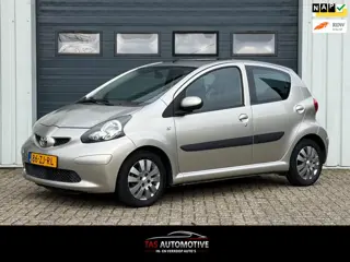 Toyota Aygo 1.0-12V + 5-deurs AIRCO / KANTELDAK / NAP