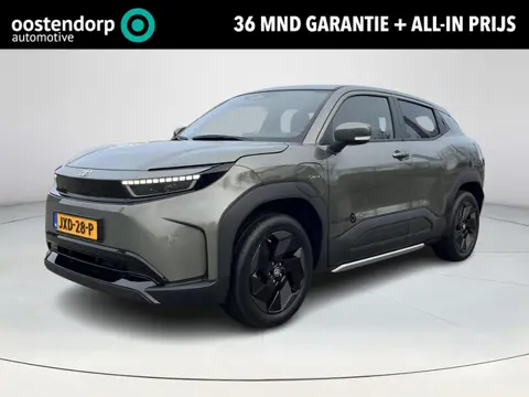 Toyota Urban Cruiser Dynamic 61 kWh | All-in prijs | Apple/Android | Camera | Stoel/Stuurverwarming 