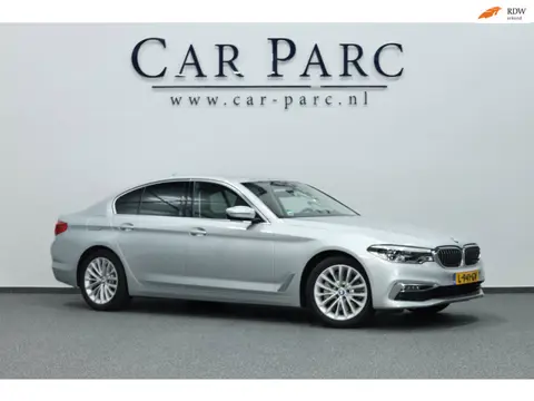 BMW 5-serie 530e iPerformance High Executive LED/VIRTUAL/SFEER/SOFT/LEER+S.VERWARMING/LMV/CAM/ECC/12