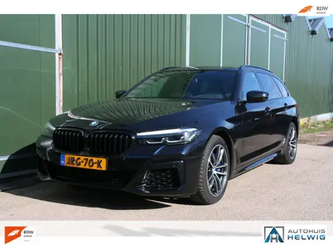 BMW 5-serie Touring 530e xDrive M-SPORT, SOH 94% ZWART LEER, PANORAMADAK, NAVIGATIE, CAMERA