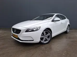 Volvo V40 1.6 T3 Momentum CRUISE CAMARA TREKHAAK AIRCO ECC NAVI