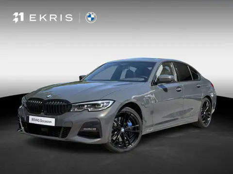 BMW 3 Serie Sedan 330e High Executive | Model M Sport | Elektrisch glazen schuif-/kanteldak | Harman