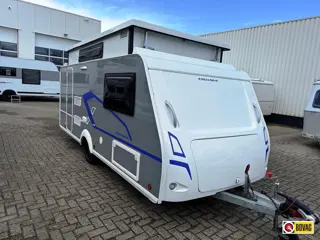 Trigano Silver Trend 442 met hefdak en voortent