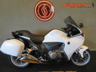 Honda VFR 1200 F KOFFERS TOPSTAAT! (bj 2012)