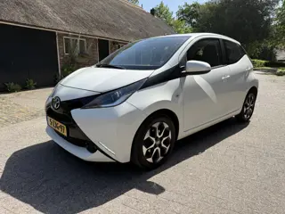 Toyota Aygo 1.0 VVT-i x-play.Airco,Camera,Navi,Lm velg. Cruise,5 drs !