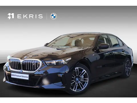 BMW i5 Sedan eDrive40 | M Sport | Leder/Alcantara | Driving Assistant Plus | Stoelverwarming | Parke