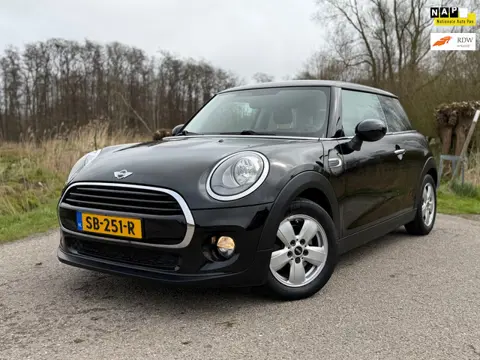 Mini Mini 1.5 Cooper Business / 1e Eigenaar / Navi / Airco / 15" Velgen / 6 Versnellingen / Goed ond